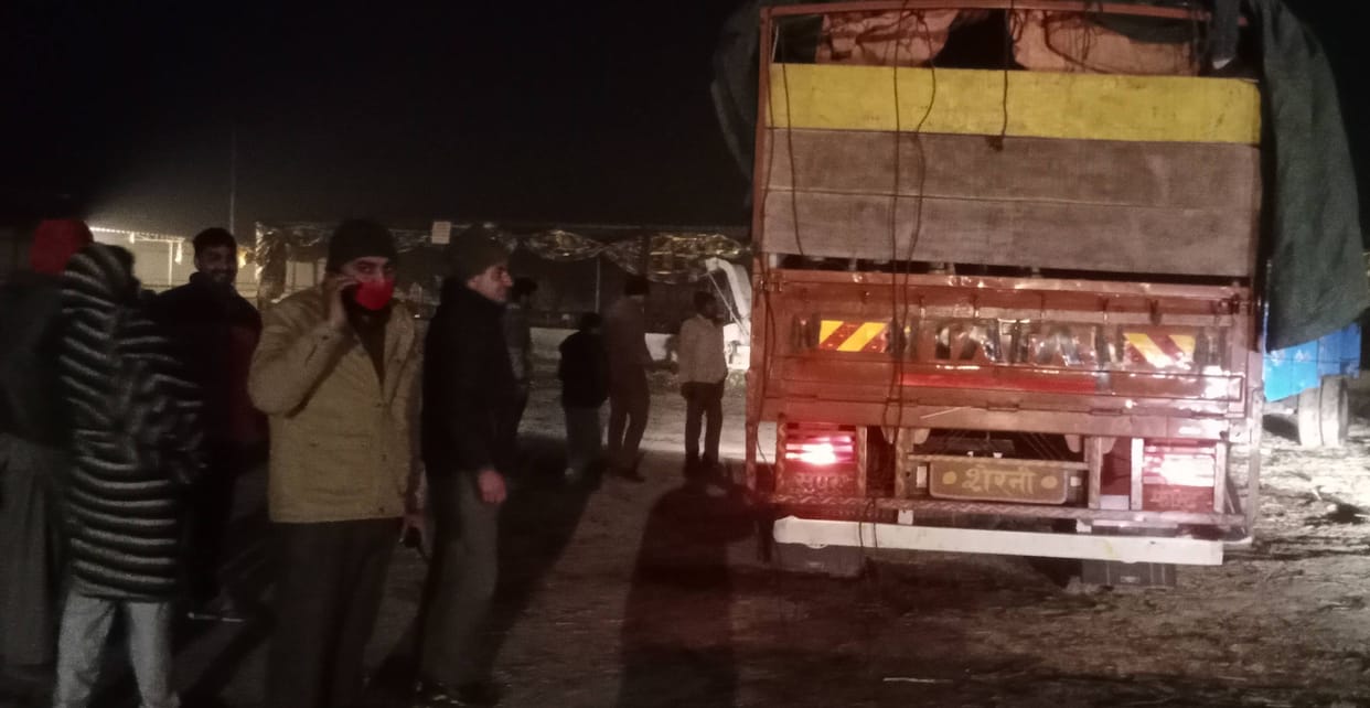 Smuggler jumped from flyover