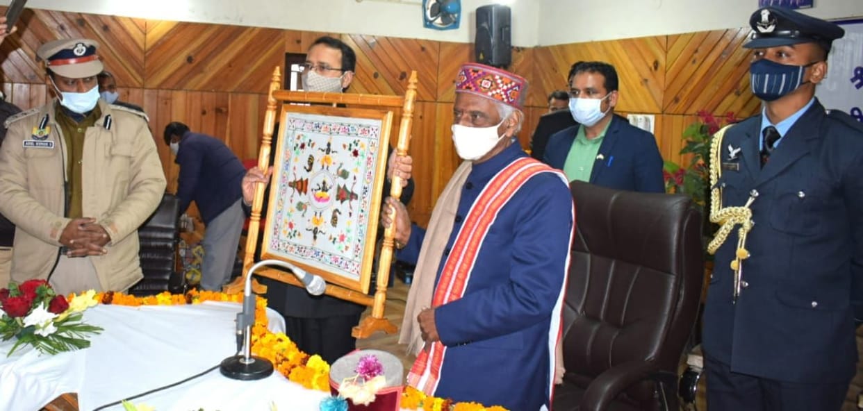 Officials prepare road map for education, health and employment in the chamba district: Governor,Meeting with officials of various departments in the auditorium of Bhuri Singh Museum