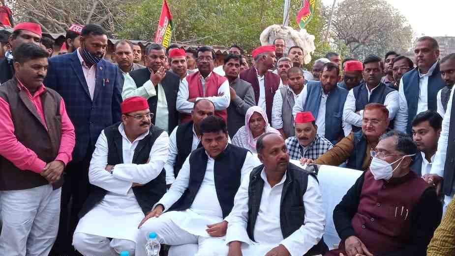 Leader of Opposition reached Mahendra Chauhan's house