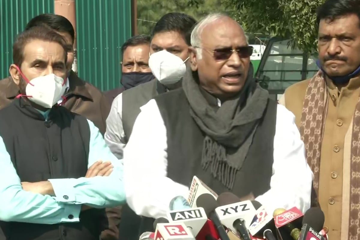 congress attack pm modi over rajyasabha statement aks why is he not giving msp guarantee in written farmers protest farm laws