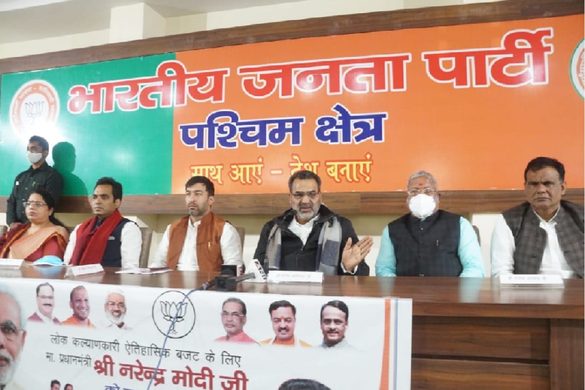 'Politicians shining politics with guns on farmers' shoulders'