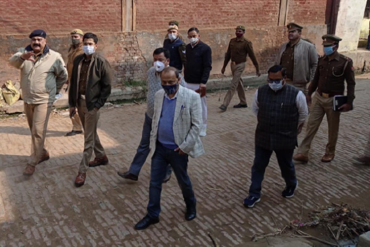 Meerut News: Fight in two sides in case of religious place broke at Meerut