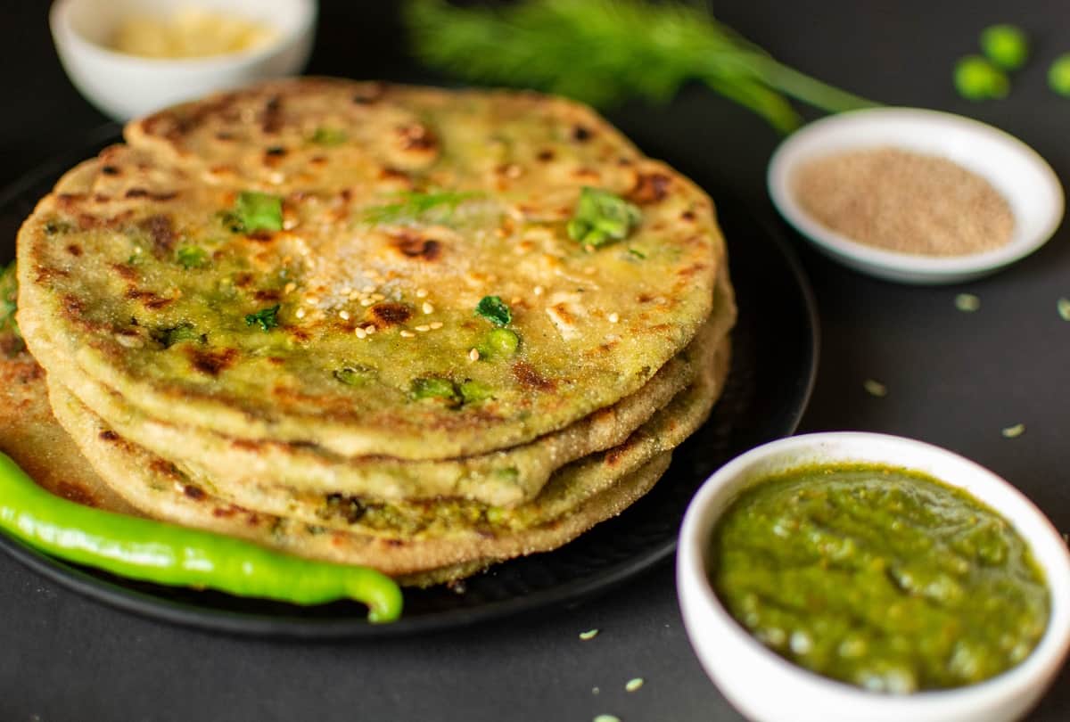 winter recipe make hari matar ka paratha
