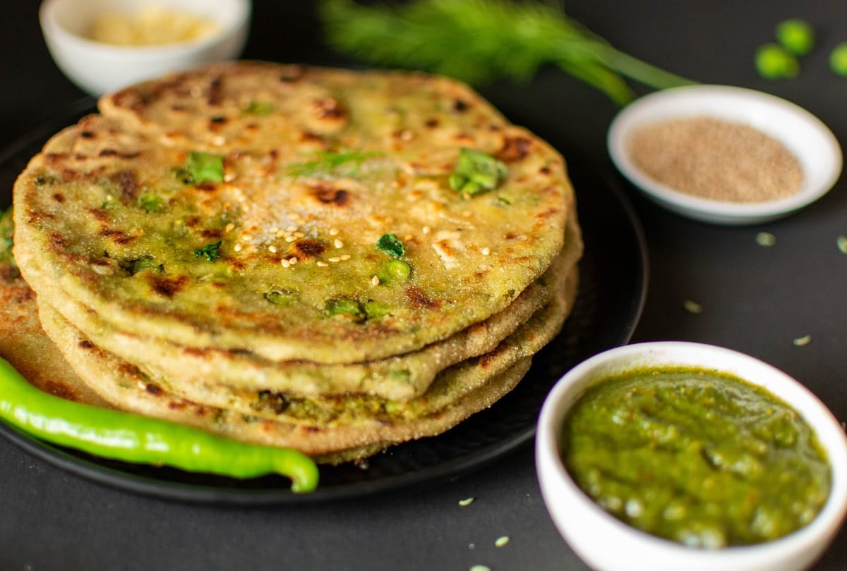 winter recipe make hari matar ka paratha