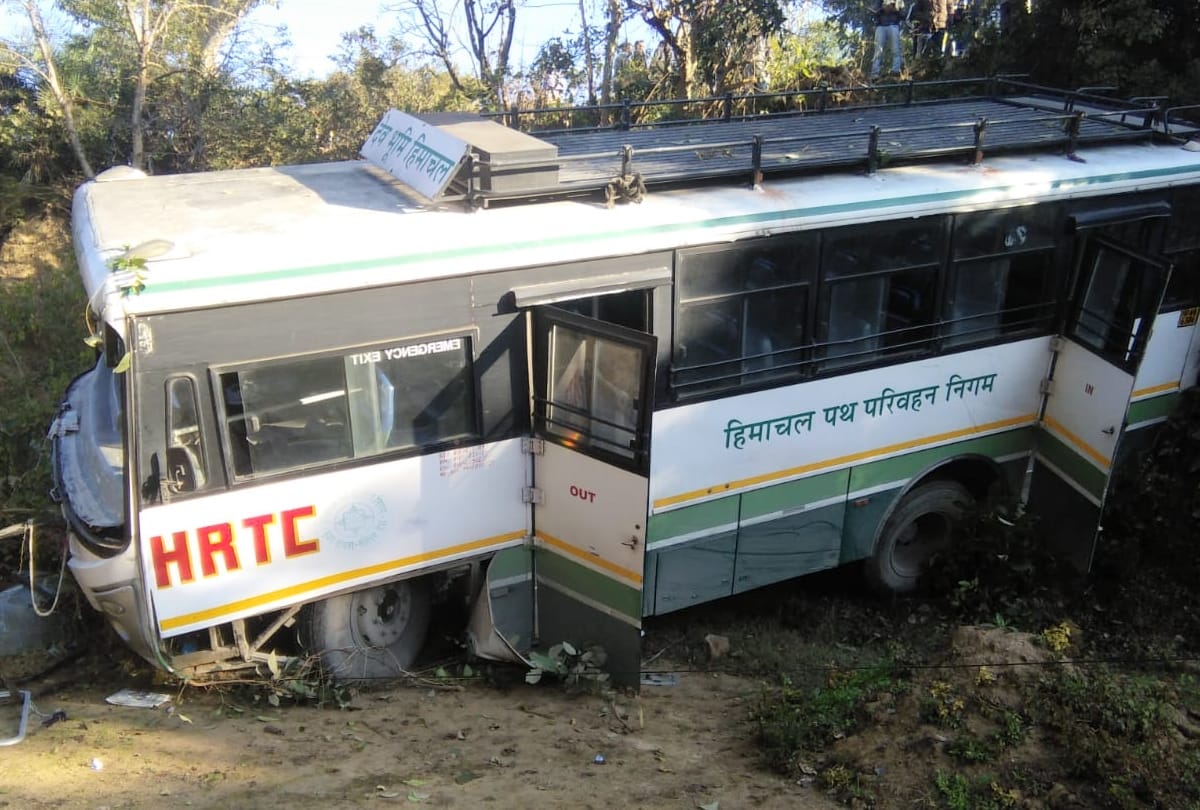 Himachal HRTC Bus accident news:  HRTC bus accident near shahpur kangra