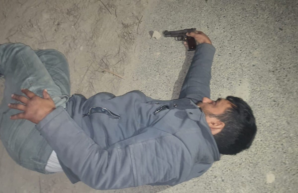 police arrested a criminal in police encounter injured by shooting in Azamgarh
