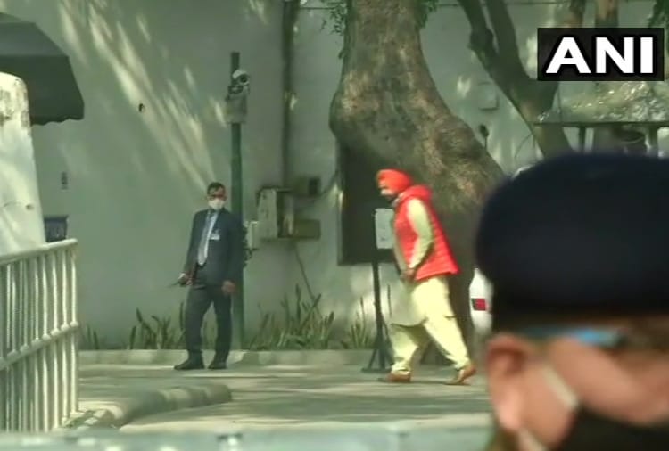 Navjot Singh Sidhu arrives at residence of Sonia Gandhi 