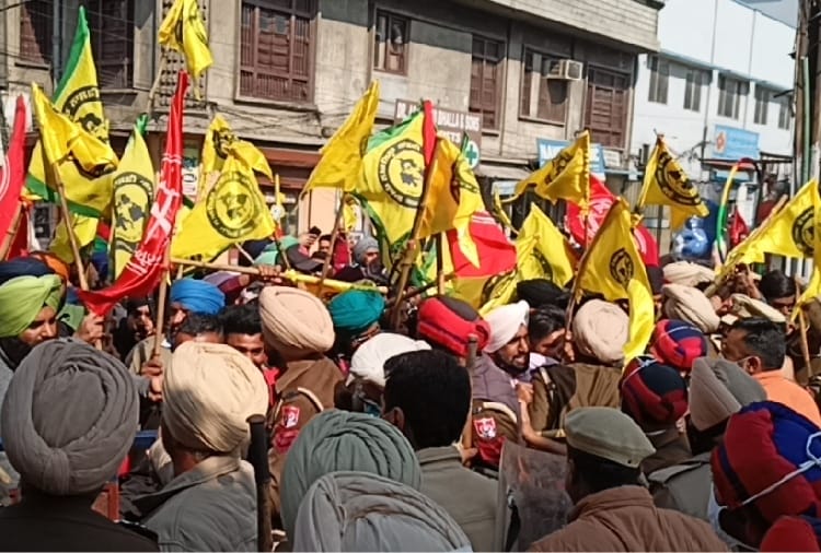 Punjab BJP Chief Ashwani Sharma face protest of farmers in Several places