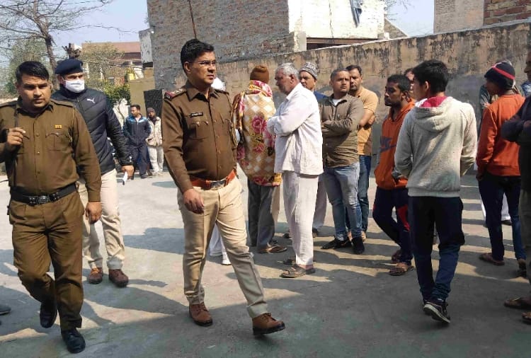 Delhi police constable commit suicide after killing parents