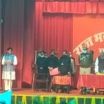 मंत्री पद की शपथ लेते शाहनवाज हुसैन
