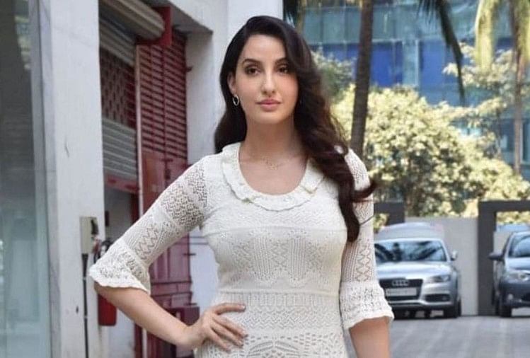 Hina khan simple cotton salwar suit beautiful look you can pick this style  for ramzan  हन खन क कटन सलवरसट वल समपल अदज फस क आय पसद  रमजन क लए ह