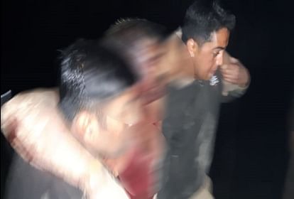 Liquor mafia attacked on police party in Kasganj