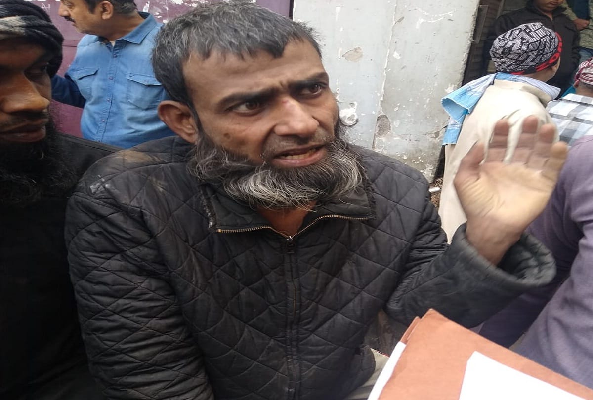 eople rescued after house collapse in Sadar Bazaar area fire tenders at the spot