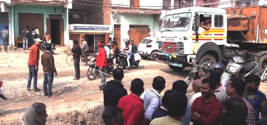 PWD resumed demarcation in Azamgarh Jaunpur road widening