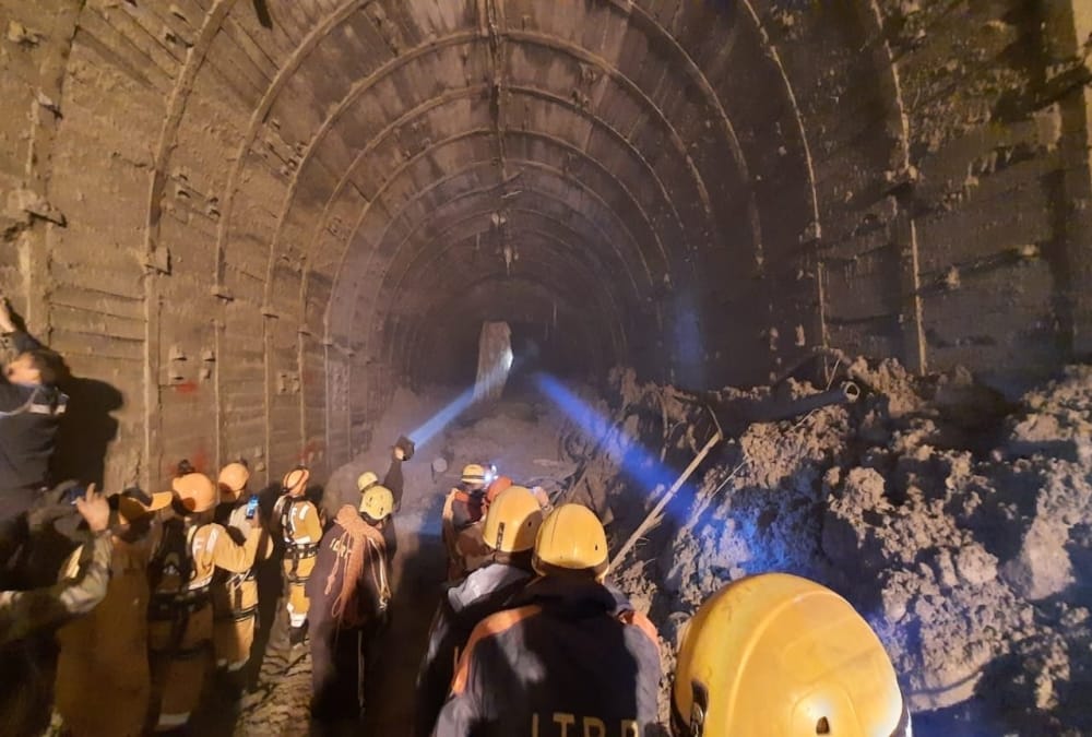 Uttarakhand Chamoli glacier burst news: Ndrf Soldiers doing rescue operation in tunnel with help of Drone photos
