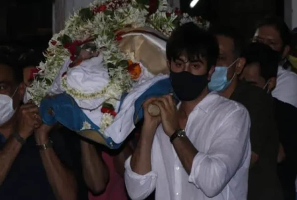 Rajiv Kapoor funeral: Ranbir Kapoor, Randhir Kapoor lead last rites