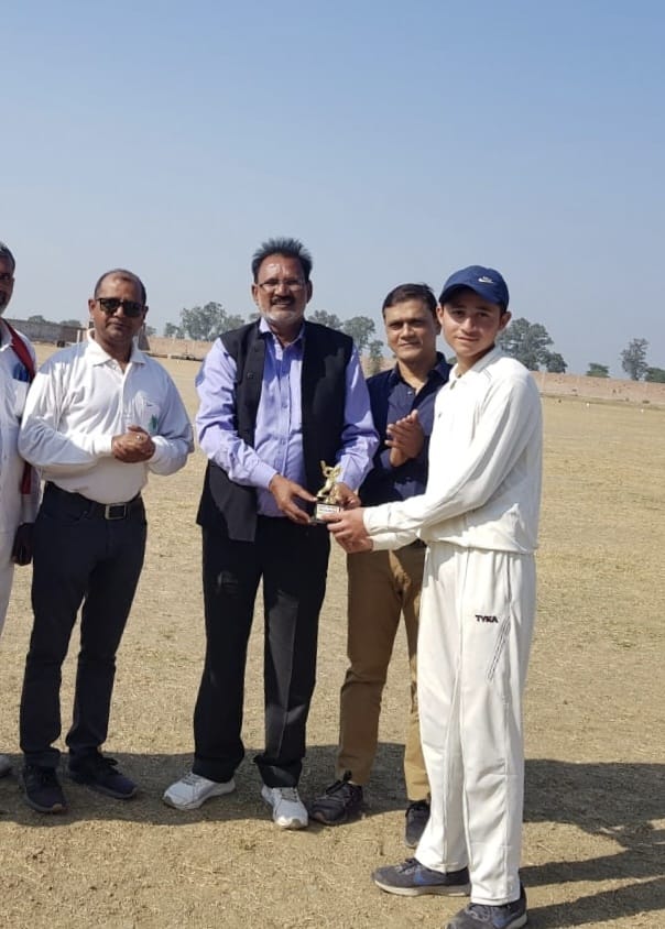 Etawah A-Jalaun teams will clash in the finals