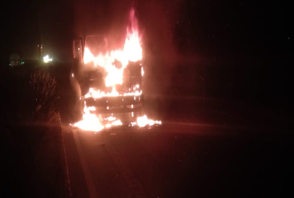 fire breaks out in running truck on highway driver saved his life vehicle burn to ashes