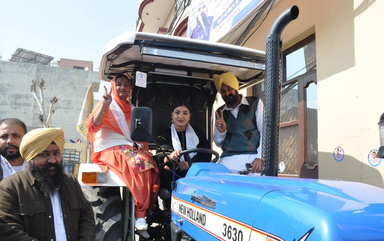 Singer Anmol Gagan Maan campaigned by driving a tractor