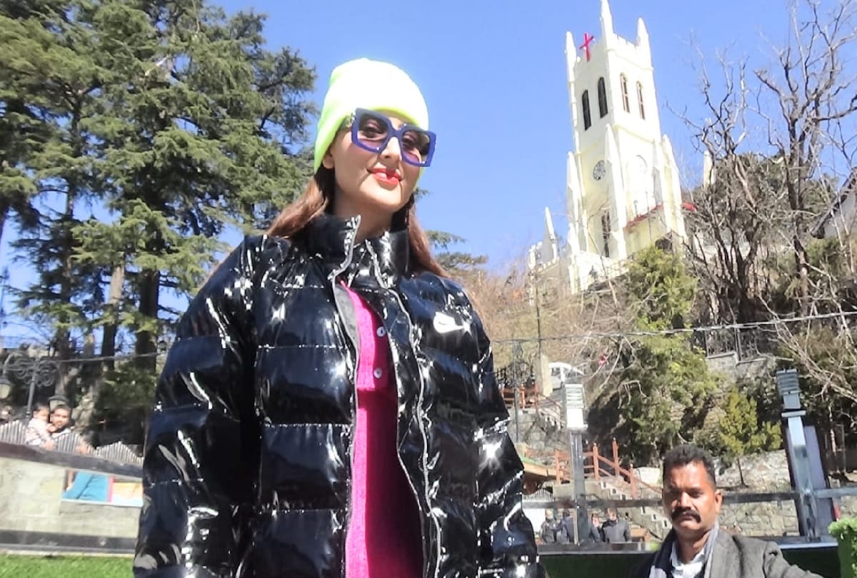 Actress Urvashi Rautela left for Solan by train after visiting Shimla