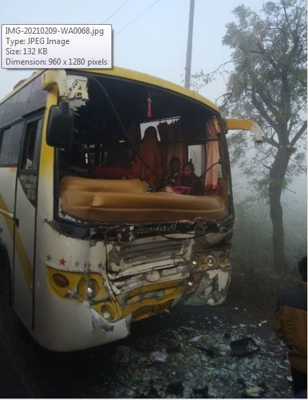 bus colloision between truck, 15 pilgrim injured