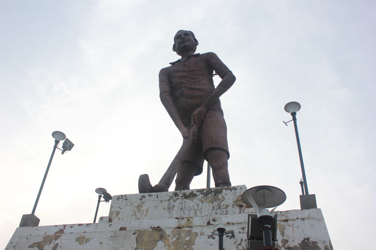 Majour dyanchandra statue shinning for dhudhiya