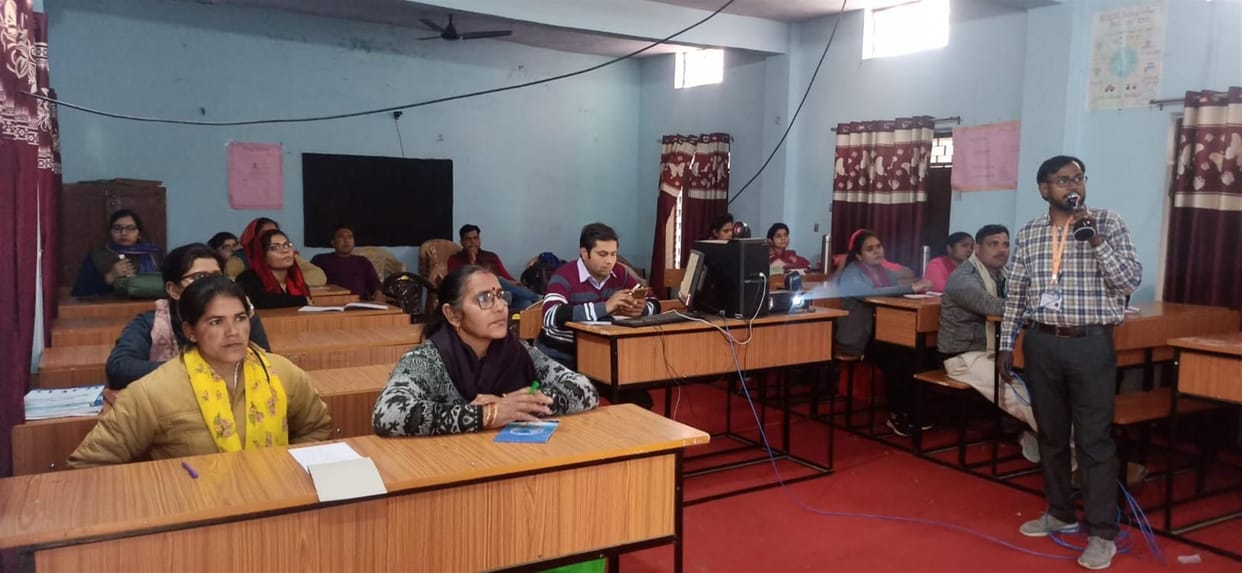Hathras: Math kit based training will improve teaching work