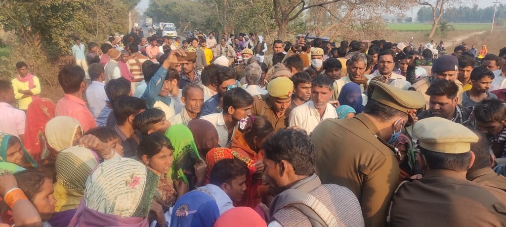 Farmer killed due to collision with tanker, road jammed for one hour