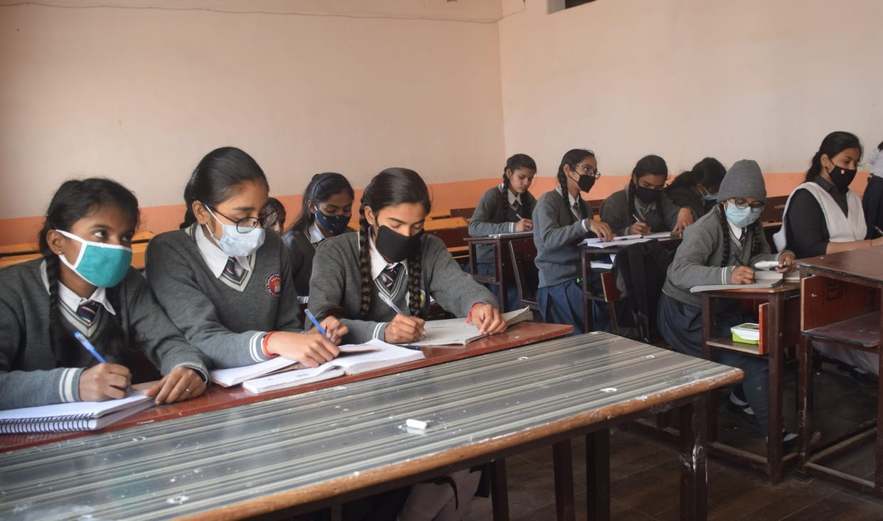 Azamgarh: Schools up to 12th, students are excited