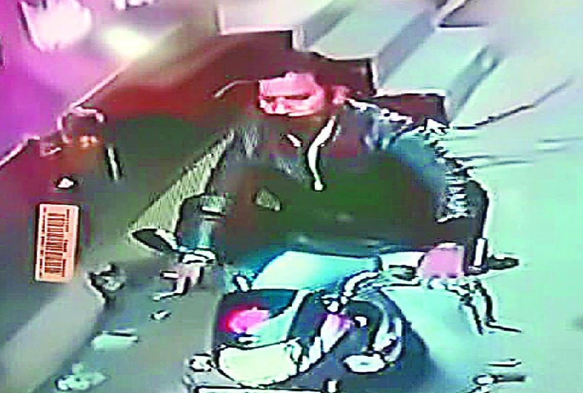 victim declares reward on bike thief in agra