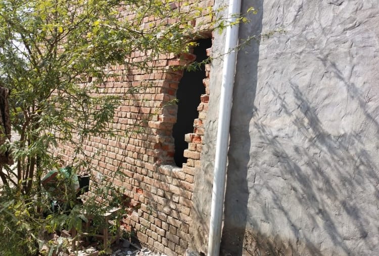 Haryana : Thieves broke bank wall, could not open the vault
