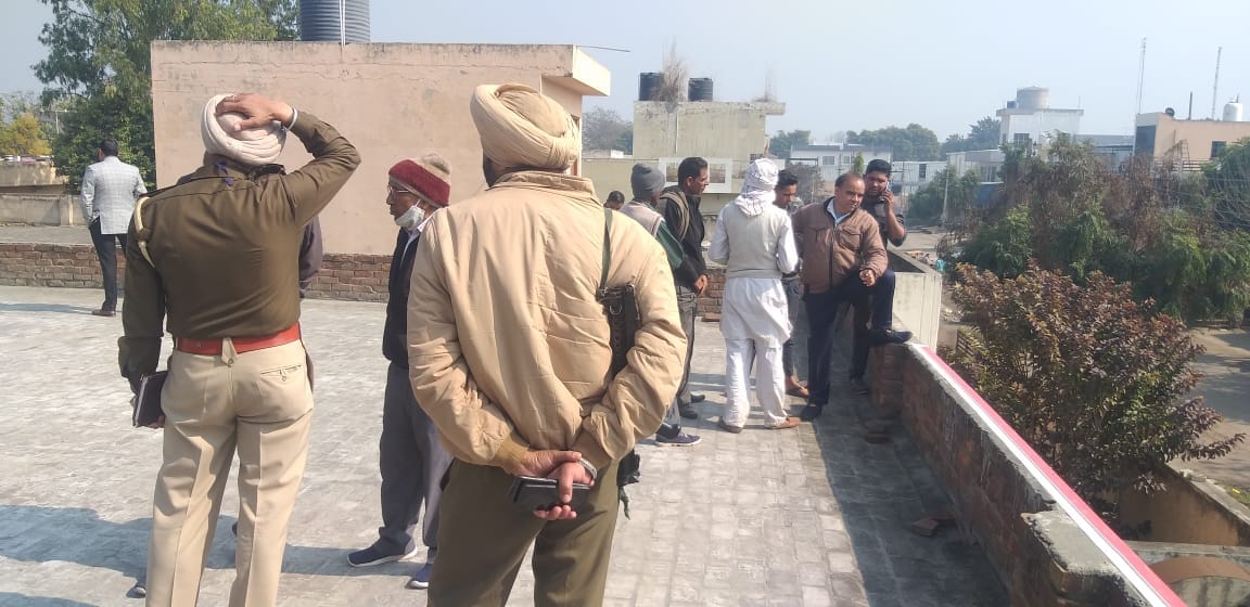 Factory operator commits suicide by hanging from grill