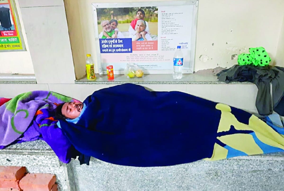 patient not found bed in GB Pant Hospital victim lying in hospital lobby for four days