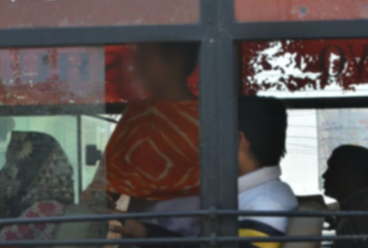 Agra Highway News: Men wears girls clothes for make illegal recovery on highway in agra