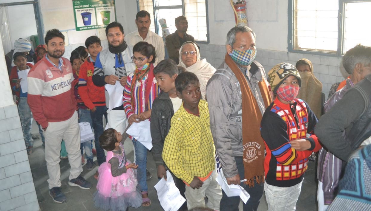 Crowded crowd for anti rabies injection