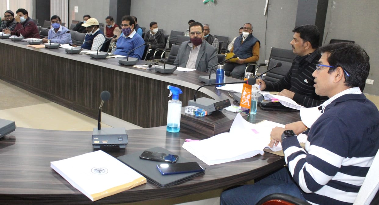 Azamgarh: The District Magistrate reviewed the development works and directed to complete the unfinished works
