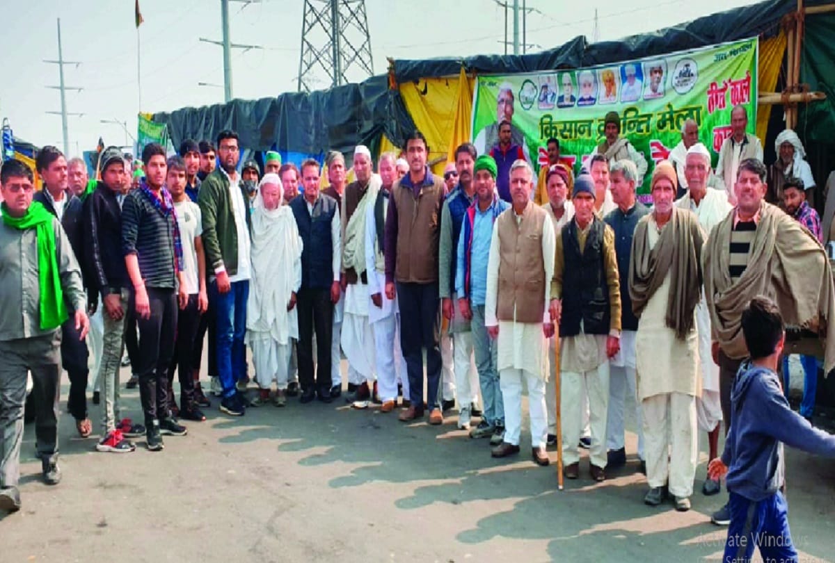 Hundreds of farmers from Baghpat reached Ghazipur border with ration