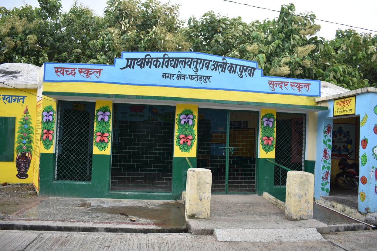 350 sarakaaree skoolon mein abhee bhee peene ka paanee nahin