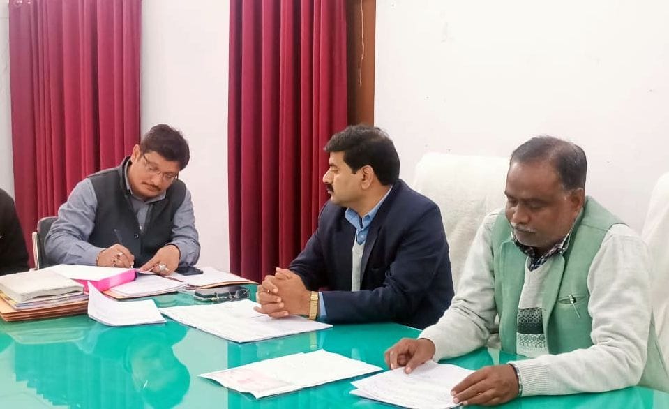 hardoi,meeting,plant,hardoi news,paudhropad