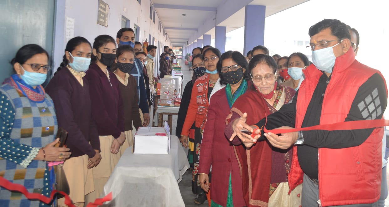 Hathras: Message given by Green India Clean India through exhibition