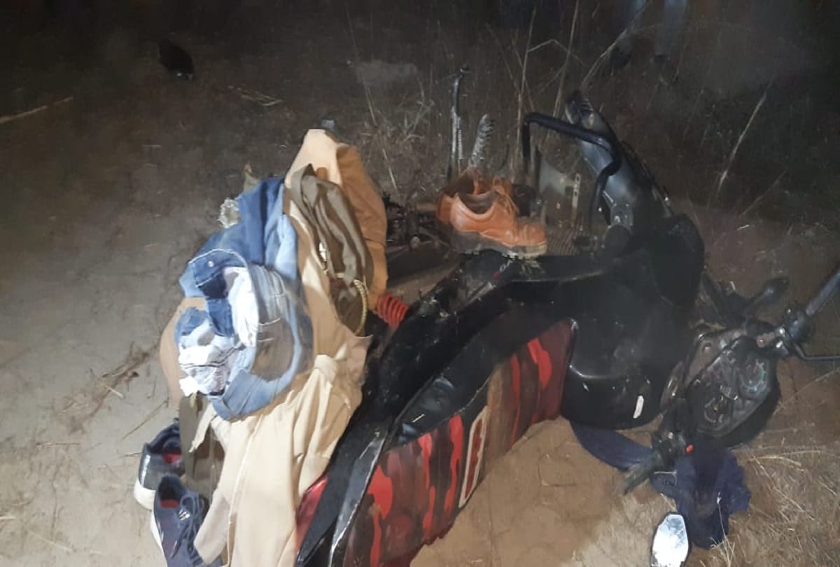 liquor mafia ruthlessly beating sub-inspector and soldier in Kasganj see photos