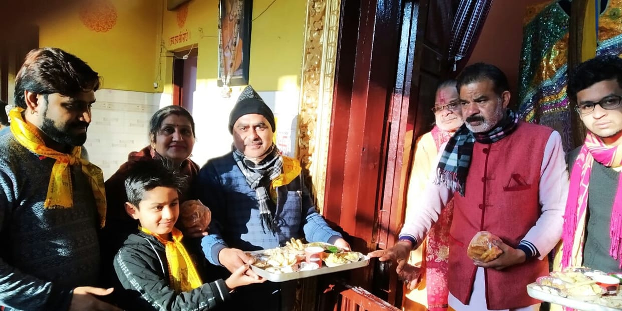 Devotees visit the hymns of Shri Radha Navrangi Lal