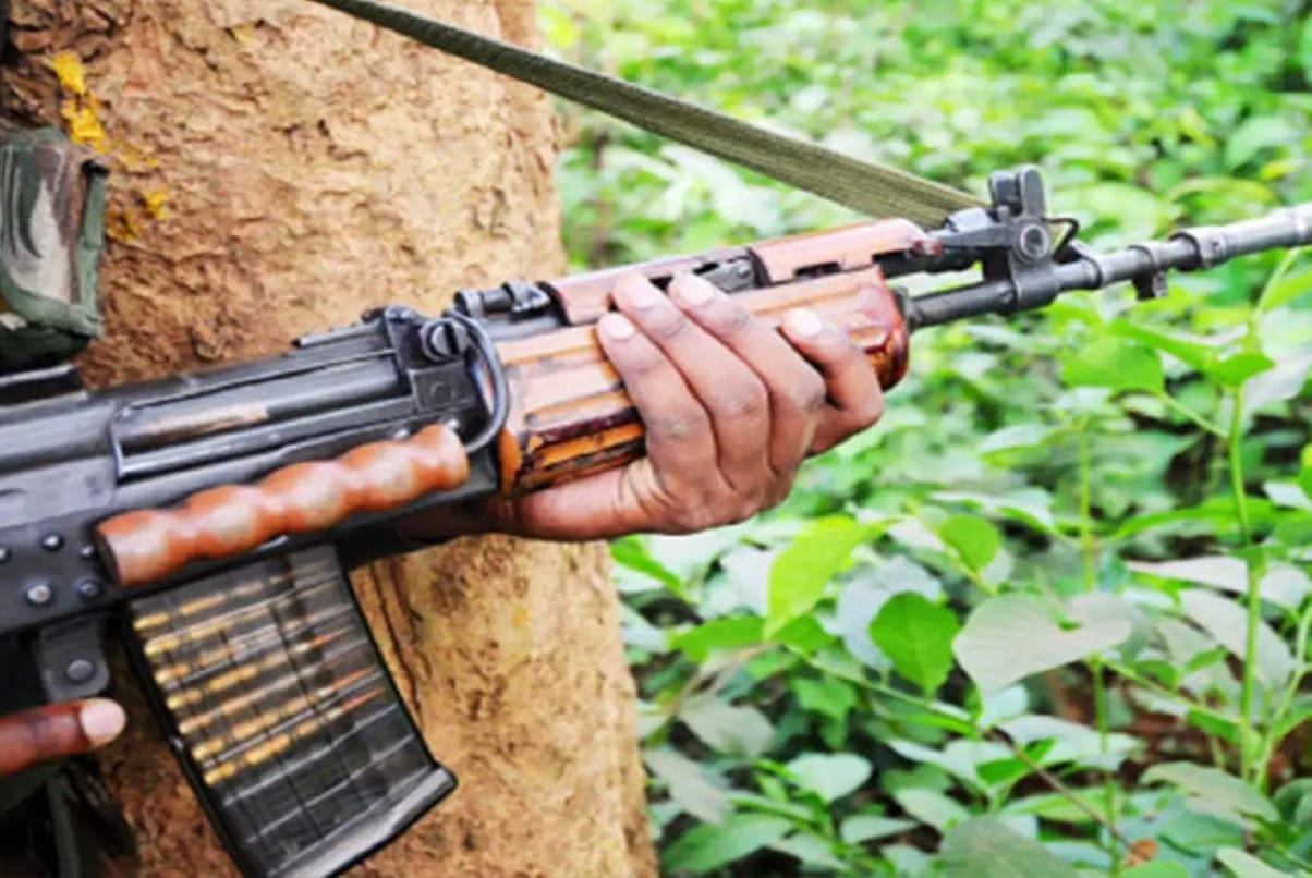 Suspected Maoists set fire to 27 vehicles in Jharkhand search operation continues