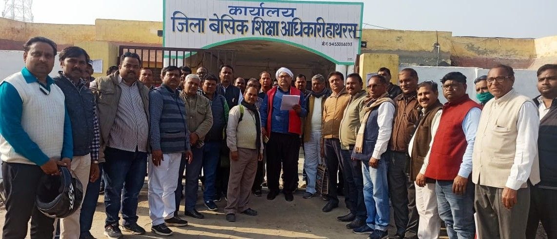 teacher protested against online exam