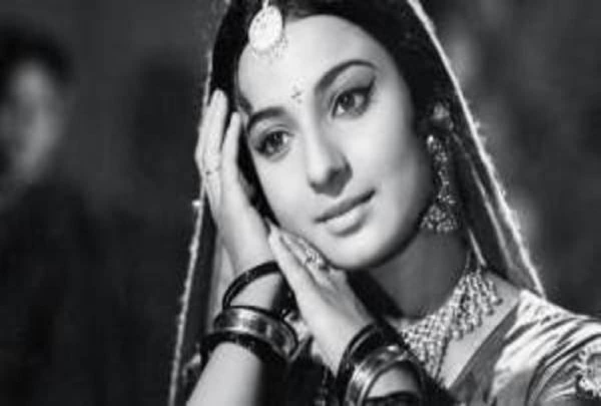 When Tanuja Was Slapped By Director Kedar Sharma & Mother Shobhna Samarth on set