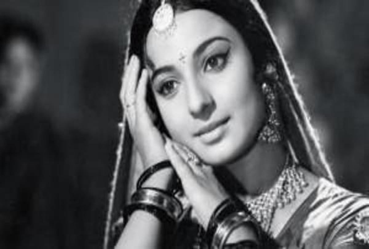 When Tanuja Was Slapped By Director Kedar Sharma & Mother Shobhna Samarth on set