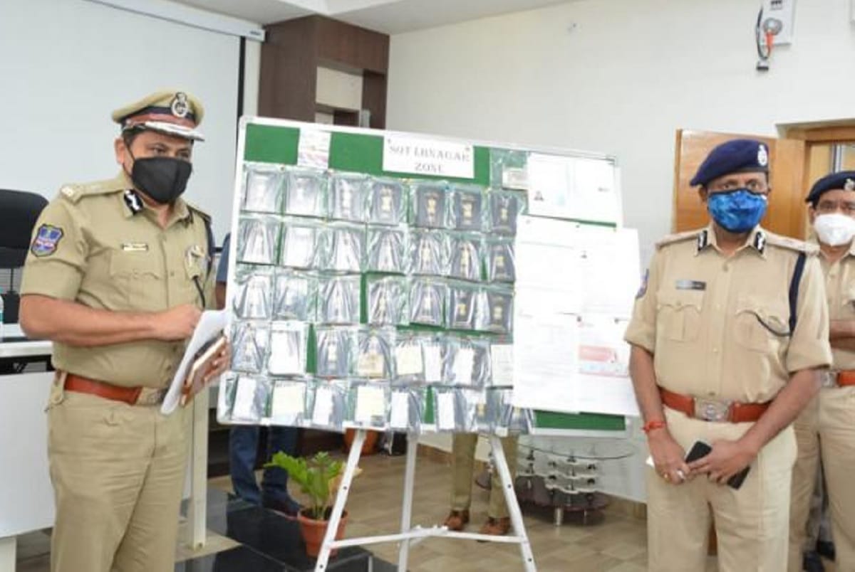 Telangana police exposed gang of human trafficking four arrested one women rescued