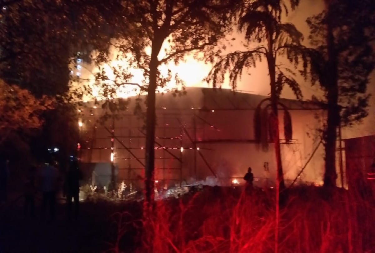 Maharashtra Thane Fire News A fire has broken out at a godown in Manpada Thane Fire tenders at the spot