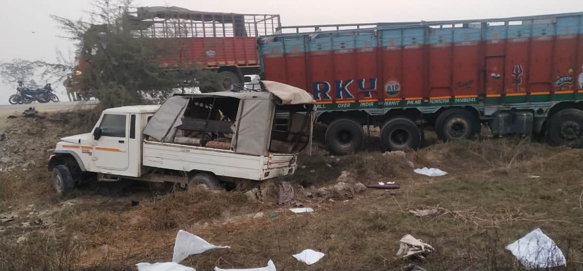 Varanasi jaunpur highway accident: truck and pickup vehicle collision 7 died and 10 injured were return from Funeral