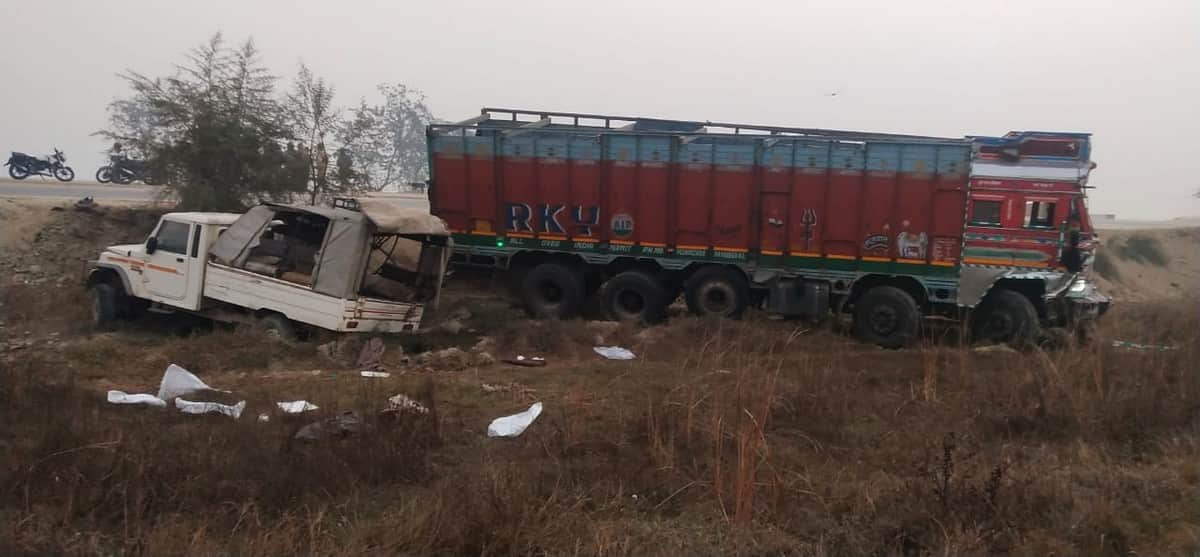 Varanasi jaunpur highway accident: truck and pickup vehicle collision 7 died and 10 injured were return from Funeral